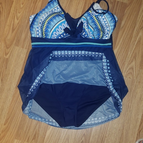 NWOT 1-piece Swimsuit - Picture 3 of 4